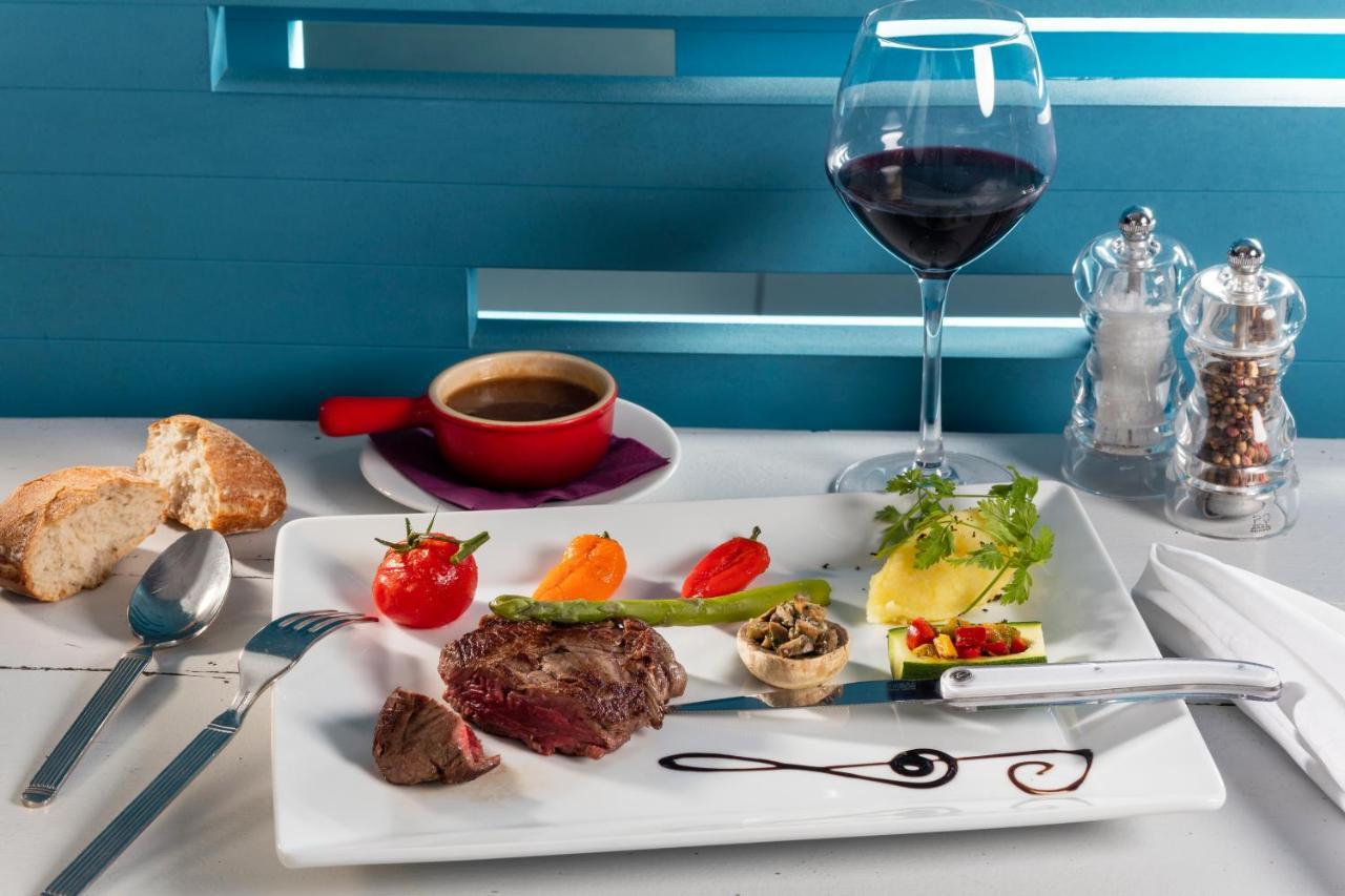 Hotel Restaurant De La Mer Golfe-Juan Buitenkant foto
