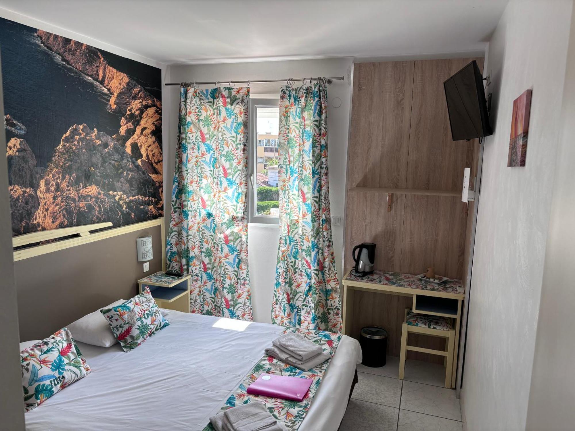 Hotel Restaurant De La Mer Golfe-Juan Buitenkant foto