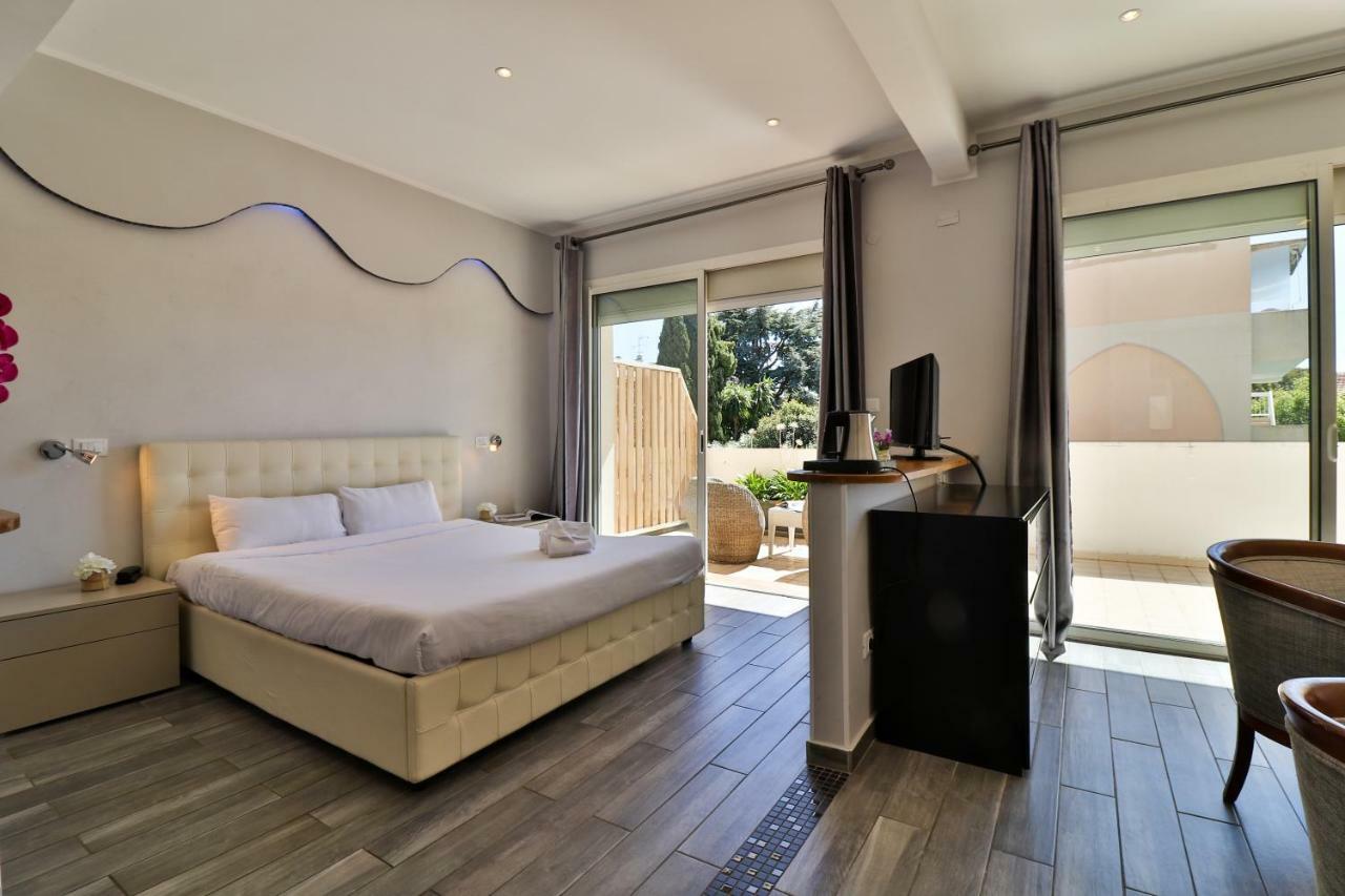 Hotel Restaurant De La Mer Golfe-Juan Buitenkant foto